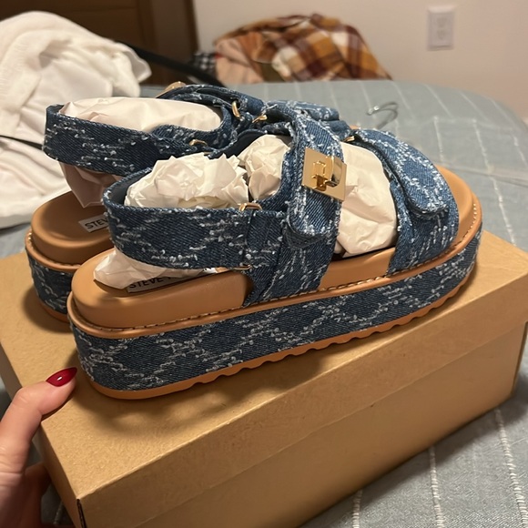 Steve Madden BigMona sandal - Picture 3 of 6